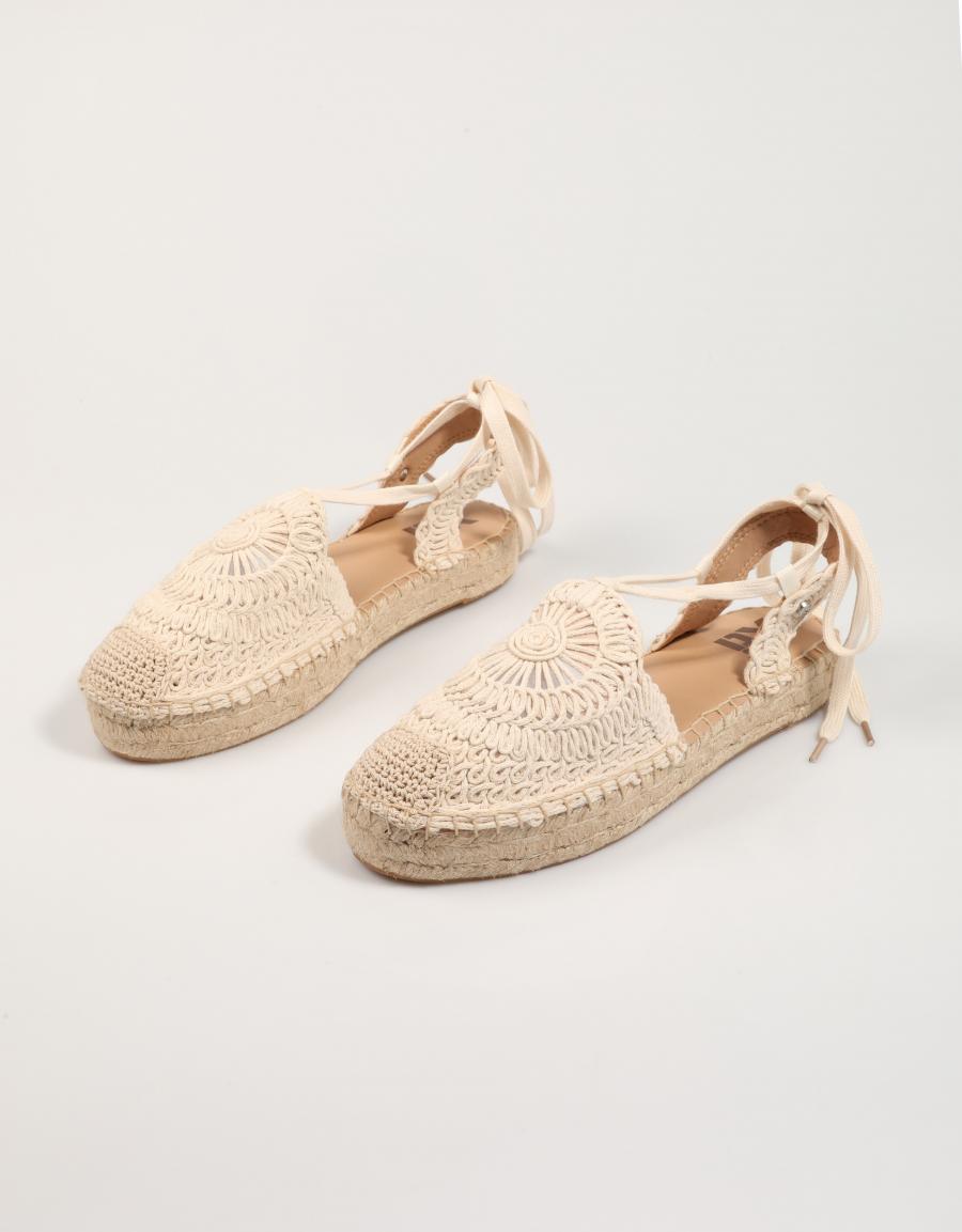 Sandalen XTI 143642 in beige Farbe