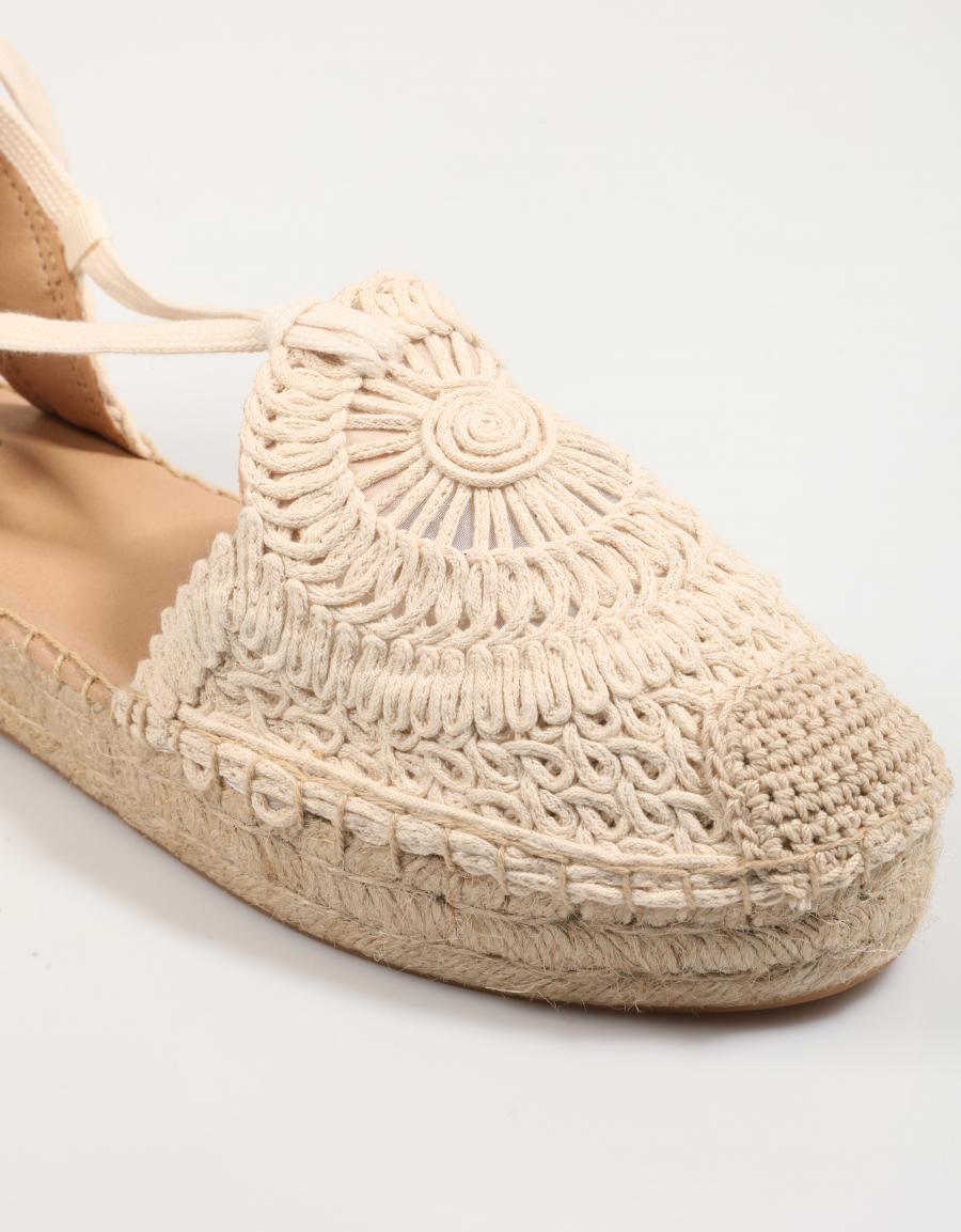 Sandalen XTI 143642 in beige Farbe