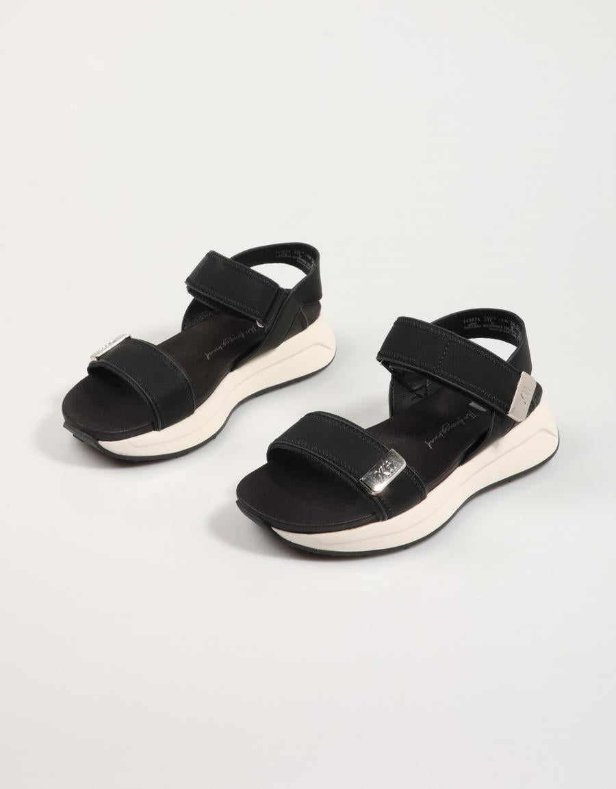 SANDALIAS XTI 143874 en color Negro