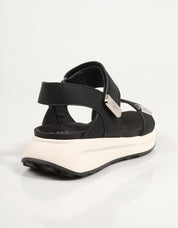 SANDALIAS XTI 143874 en color Negro