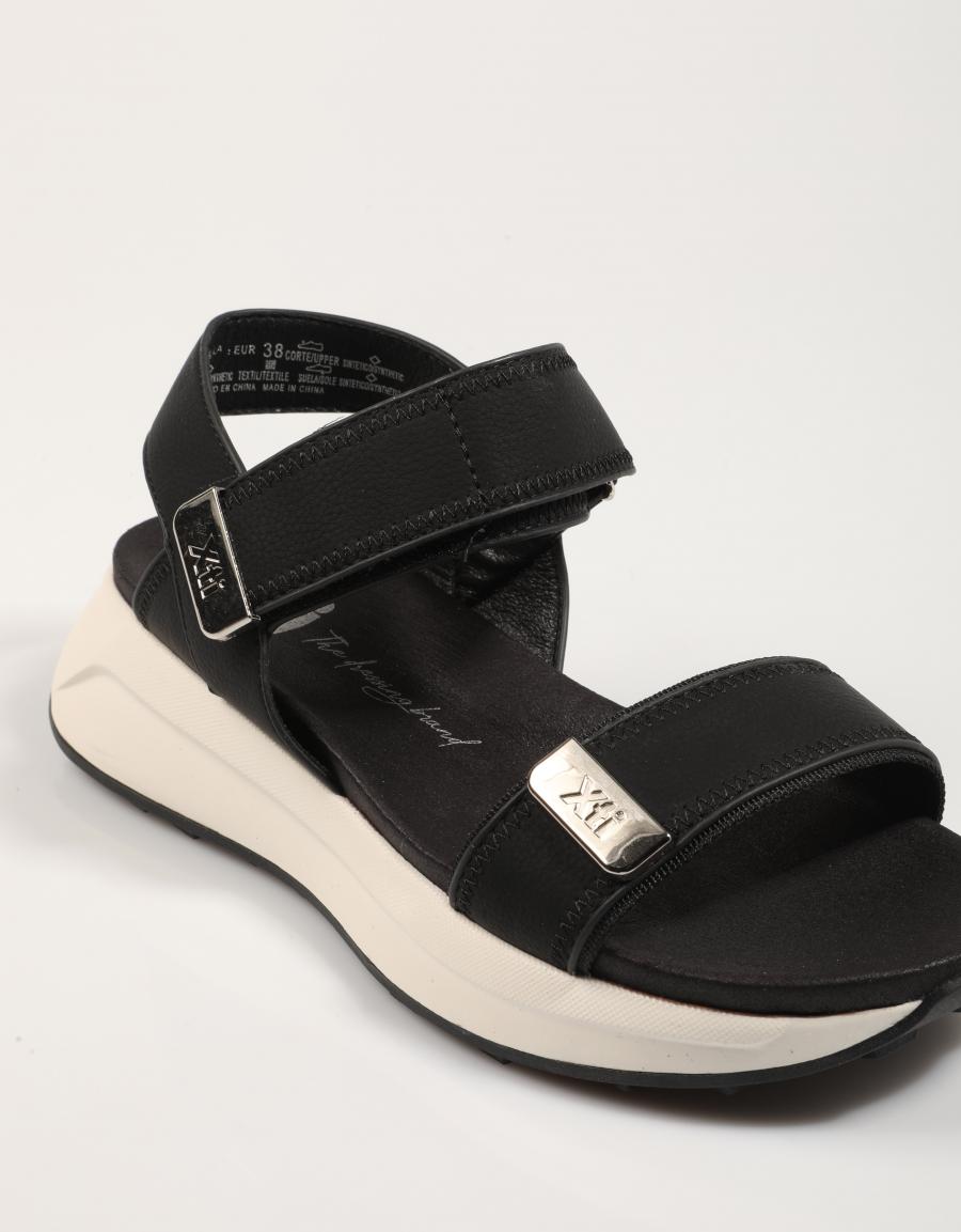SANDALIAS XTI 143874 en color Negro