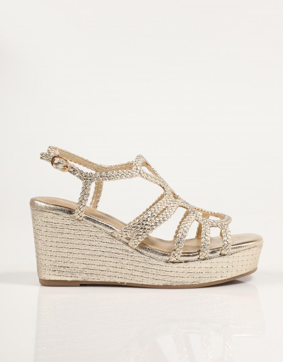 SANDALIAS XTI 144056 en color Oro