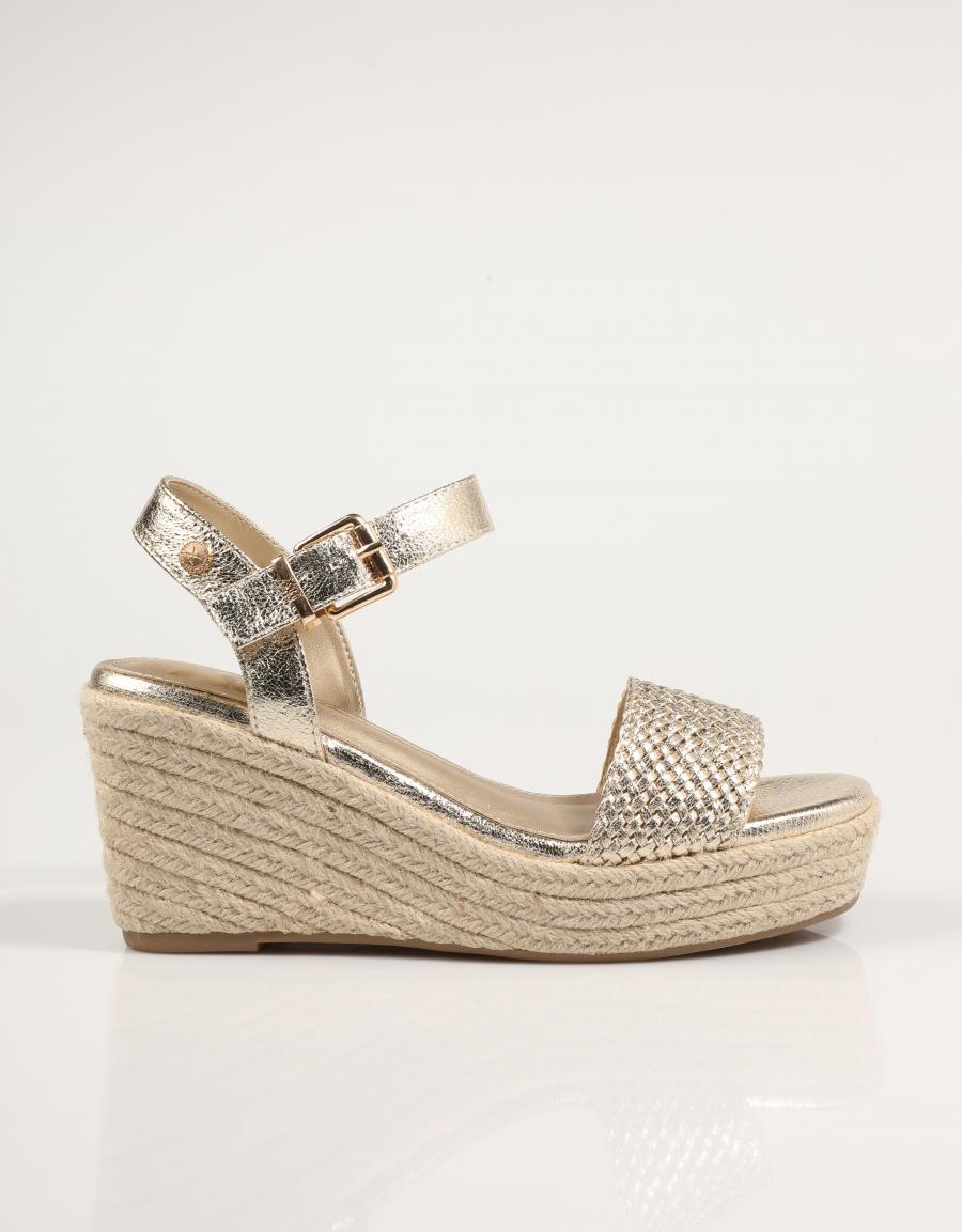 SANDALIAS XTI 143828 en color Oro