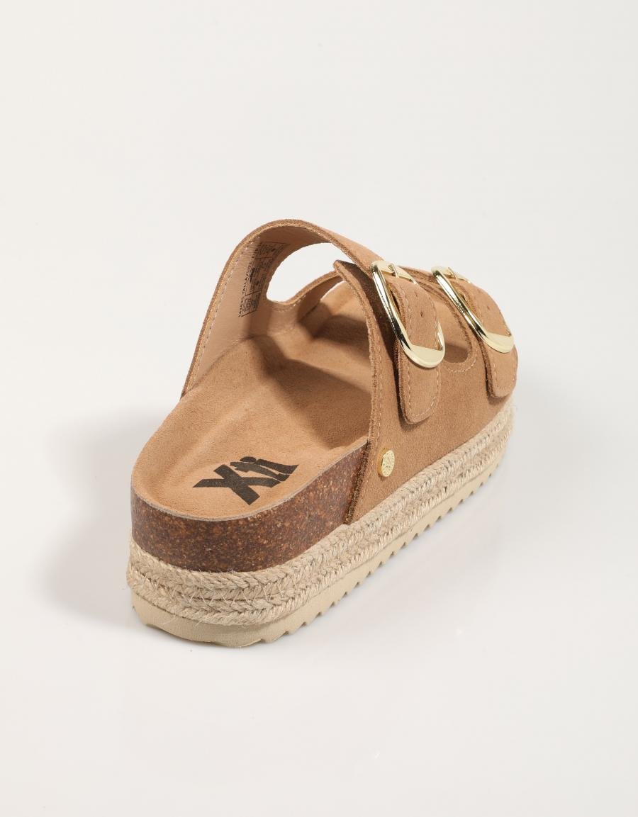 SANDALIAS XTI 143635 en color Cuero