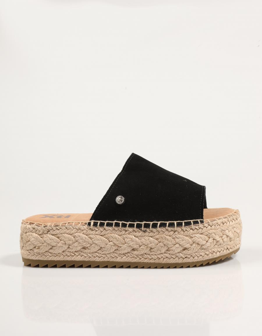 SANDALIAS XTI 143639 en color Negro