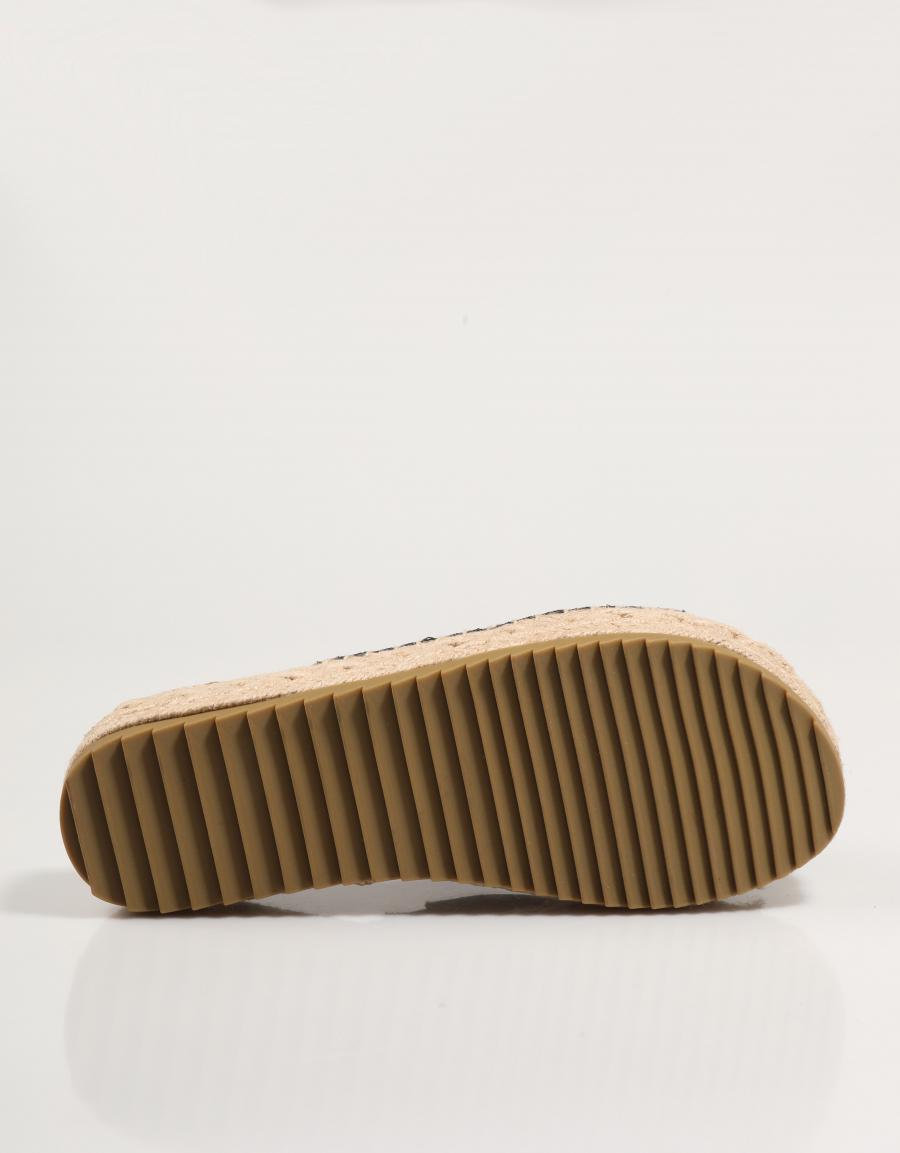 SANDALIAS XTI 143639 en color Negro