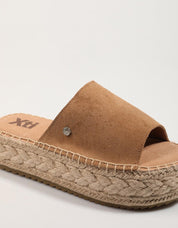 SANDALIAS XTI 143639 en color Beige
