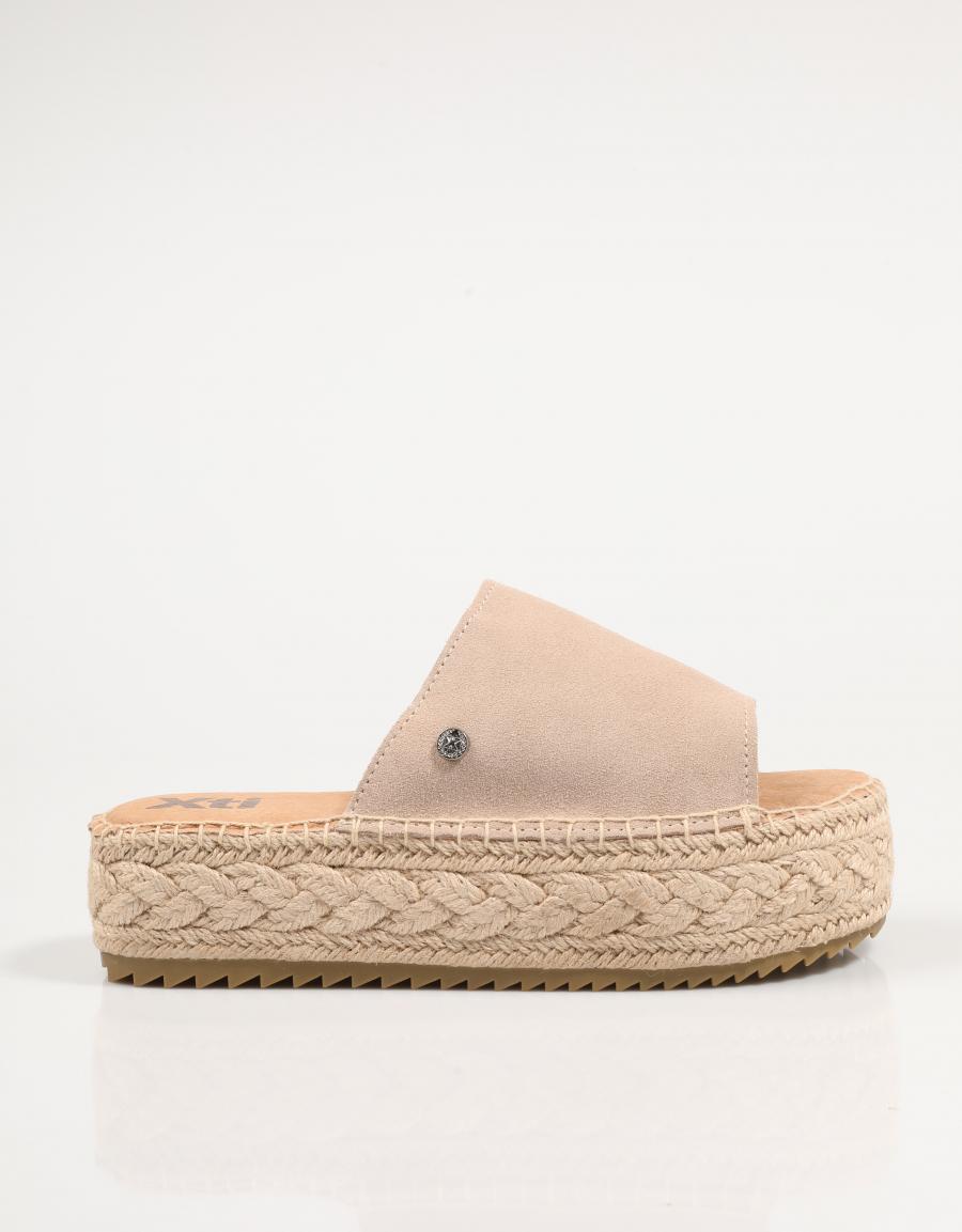 SANDALIAS XTI 143639 en color Beige