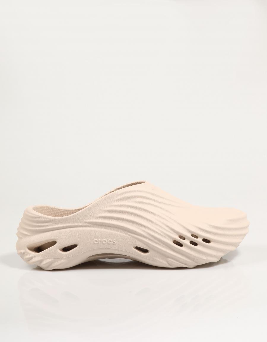 Crocs ecoarem entupimentos em bege