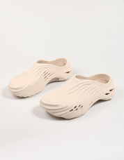 Crocs ecoarem entupimentos em bege