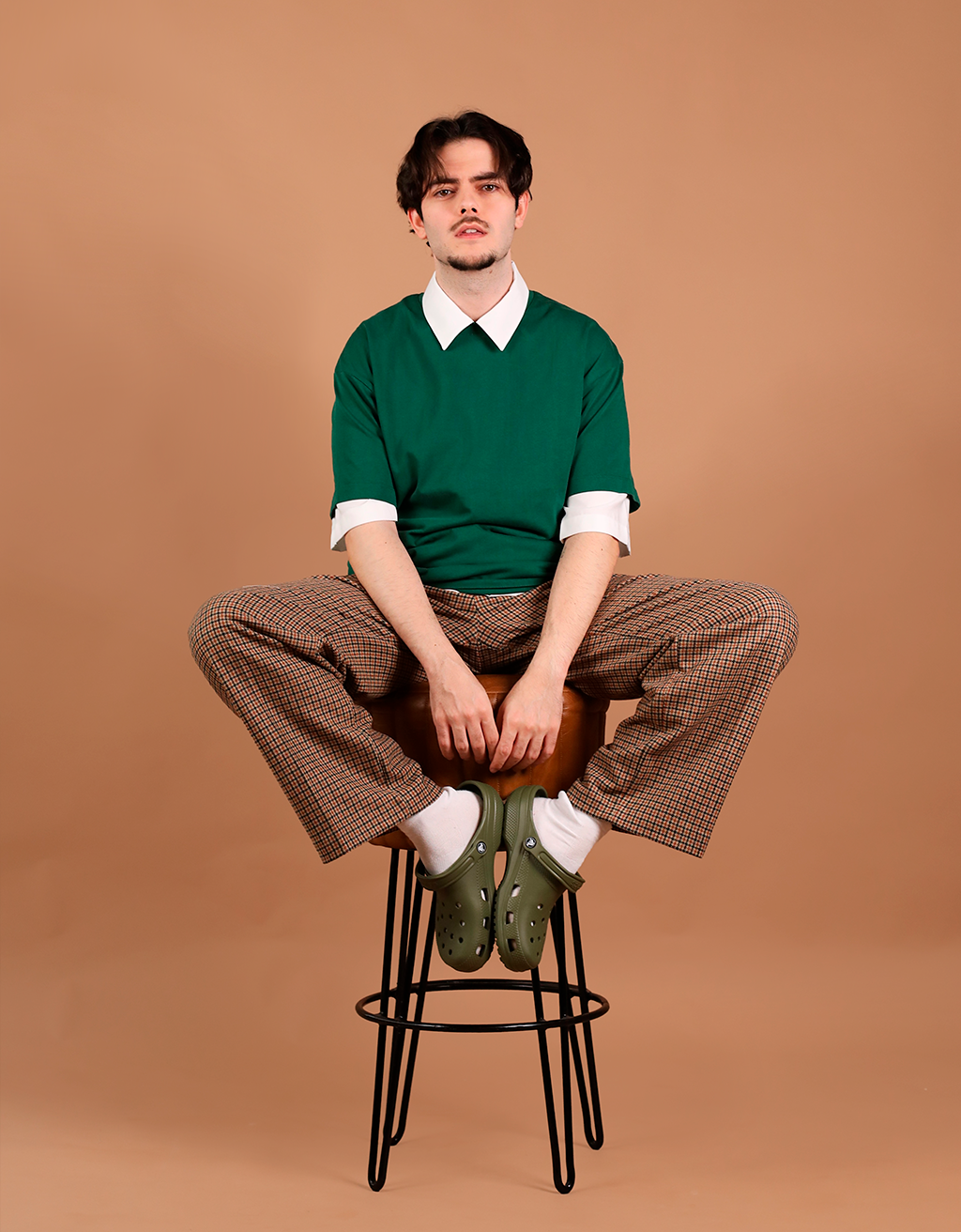 CROCS CLOGS CLÁSCULOS NA COR KAKI