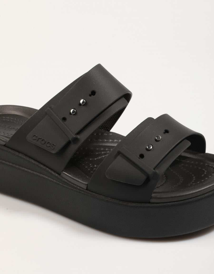 Sandalias crocs brookyln boucle borne bas wdg en couleur nègre