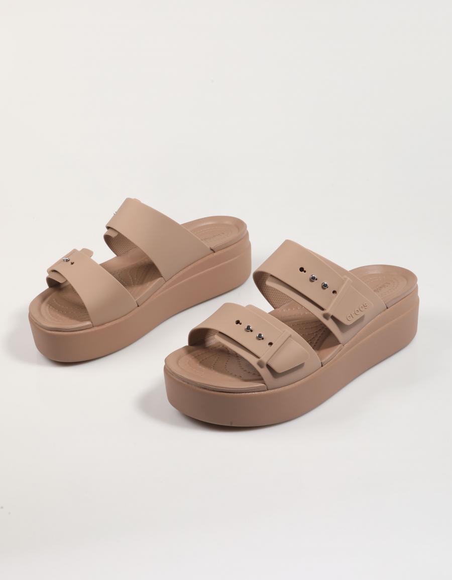 Sandalias Crocs Brookyln Schnalle Low Wdg en Farbe Taupe