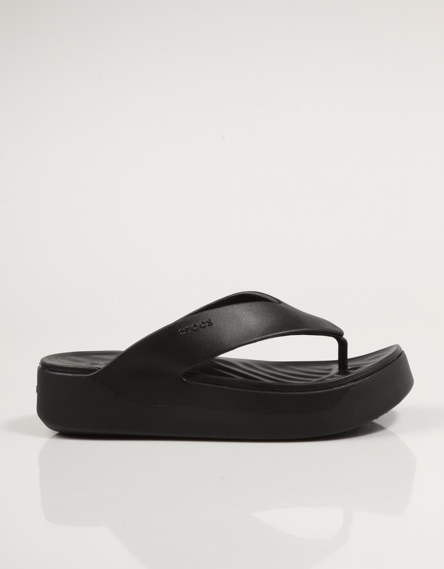 Crocs Getaway Platform drehen Sandalen in Schwarz um