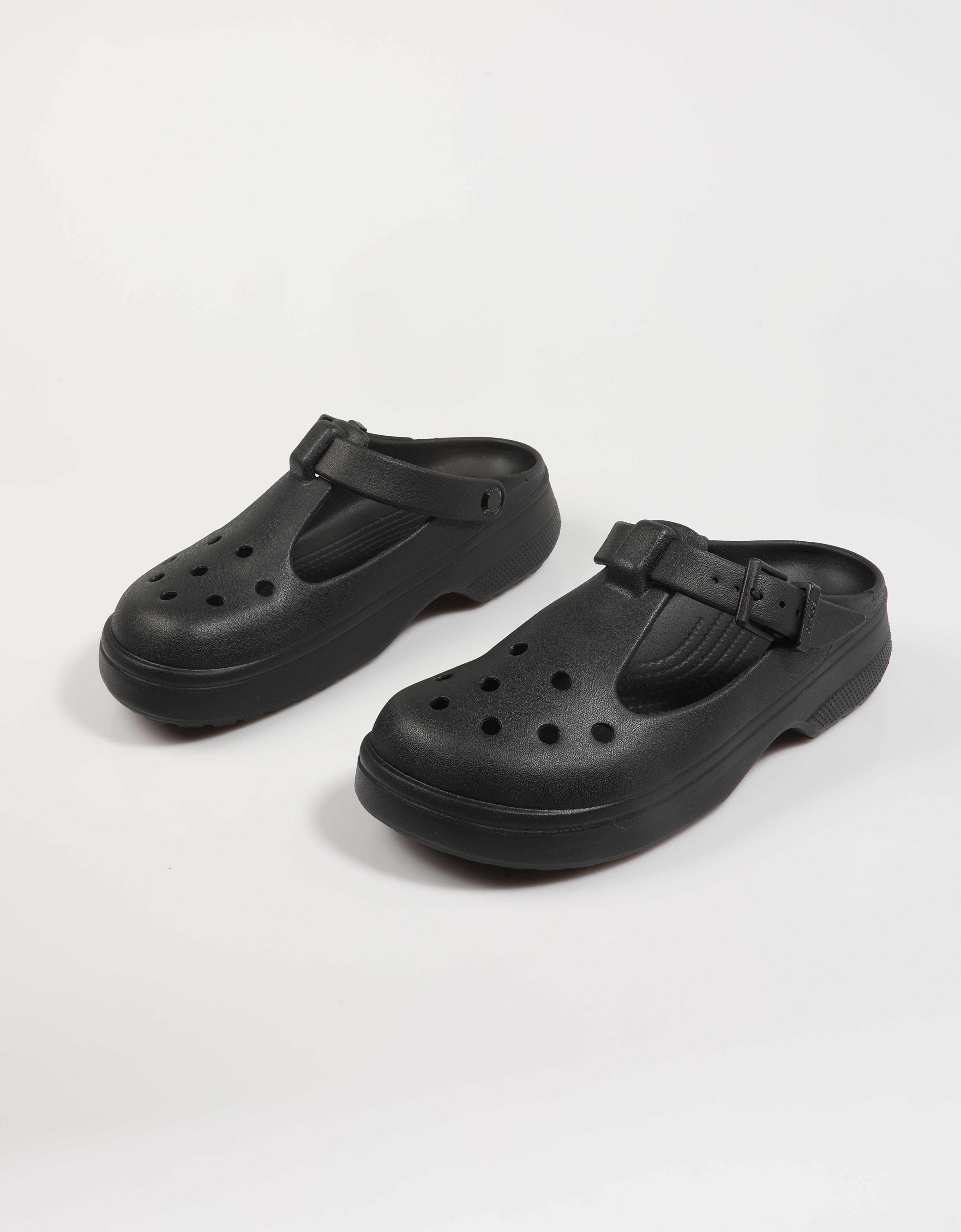Sandalias Crocs Classic Mary Jane Cog em Color Negro
