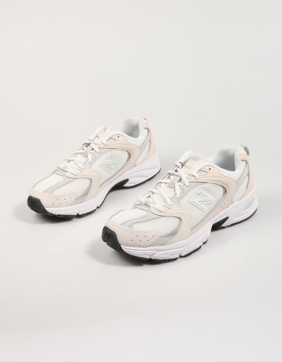 ZAPATILLAS NEW BALANCE MR530 en color Rosa