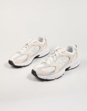 ZAPATILLAS NEW BALANCE MR530 en color Rosa