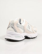 ZAPATILLAS NEW BALANCE MR530 en color Rosa