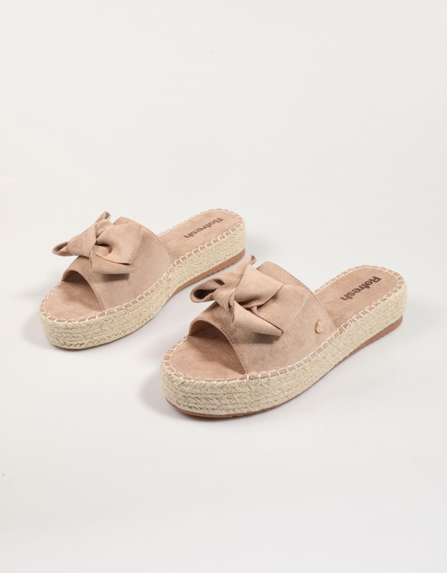 SANDALIAS REFRESH 172547 en color Beige