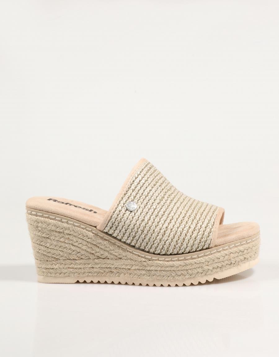 SANDALIAS REFRESH 172649 en color Beige