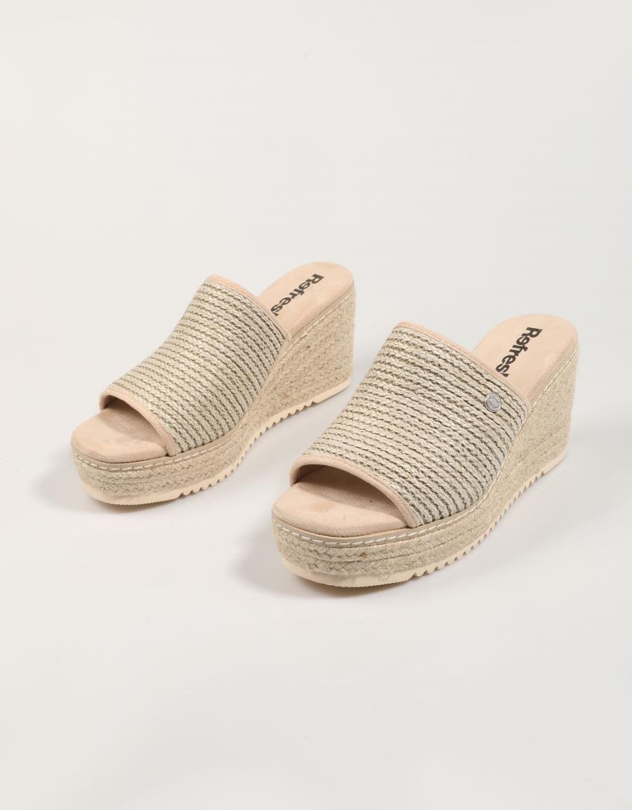 SANDALIAS REFRESH 172649 en color Beige