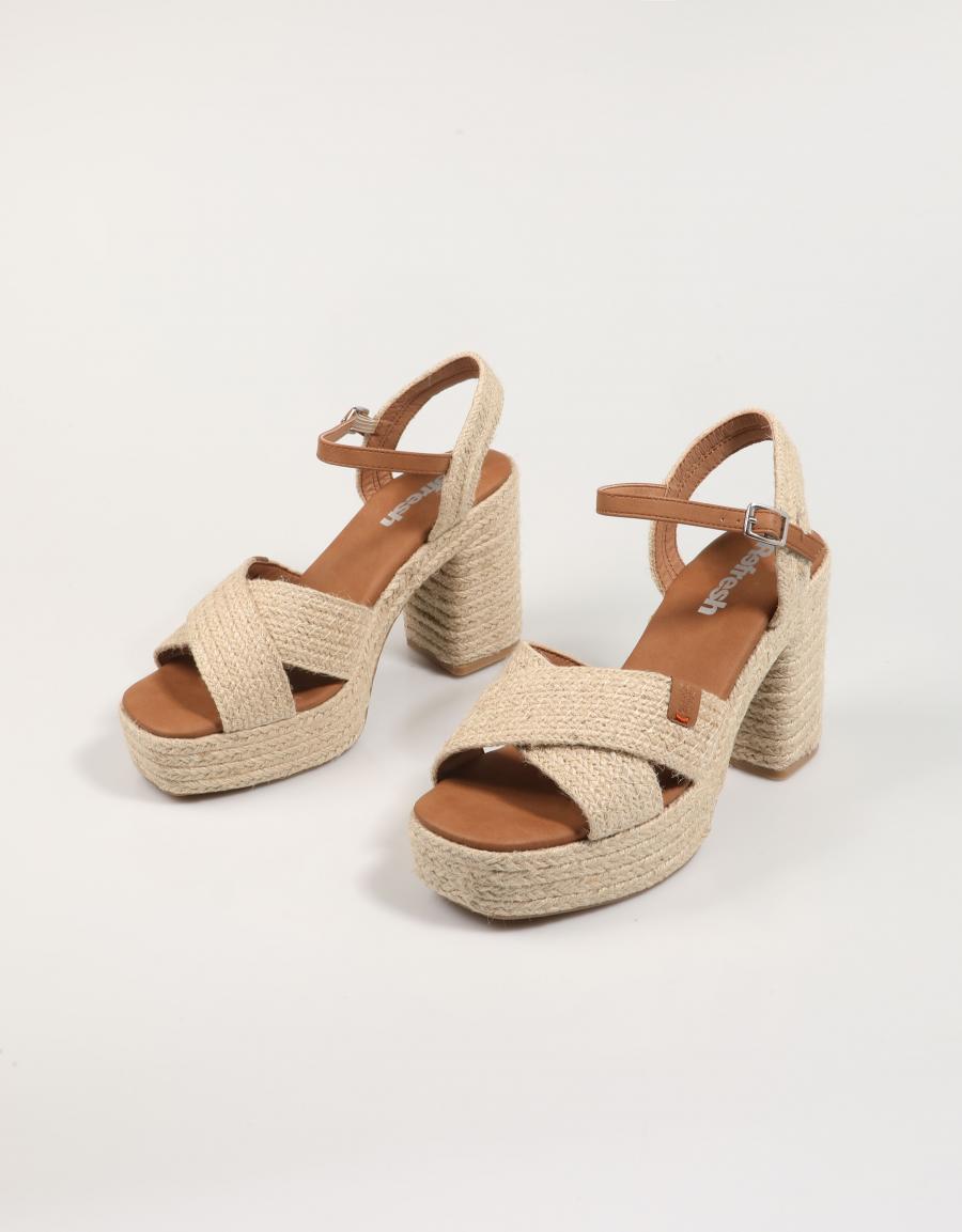 SANDALIAS REFRESH 171544 en color Beige