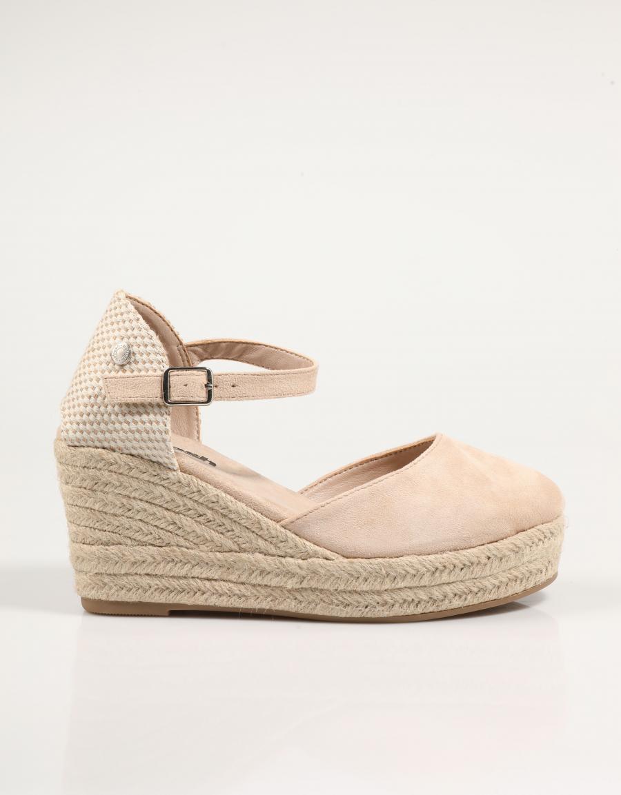 SANDALIAS REFRESH 172644 en color Beige