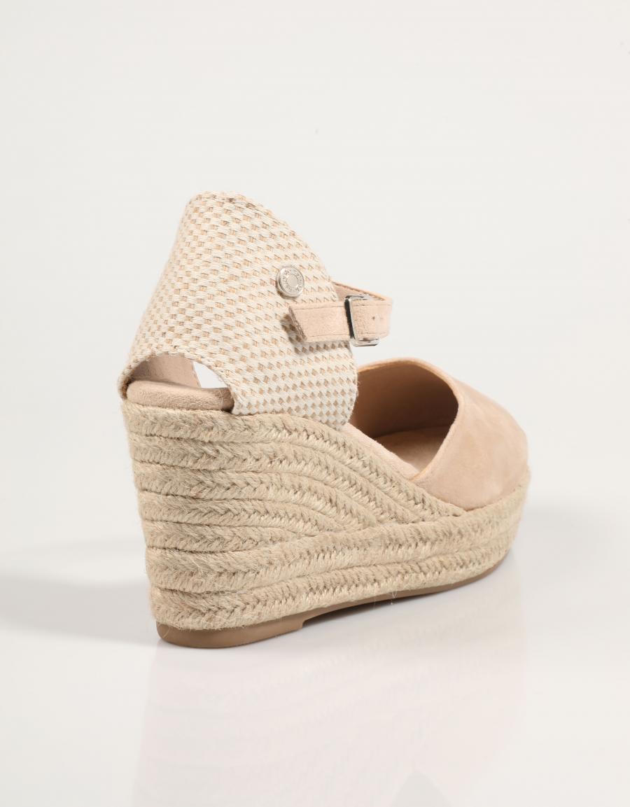 SANDALIAS REFRESH 172644 en color Beige