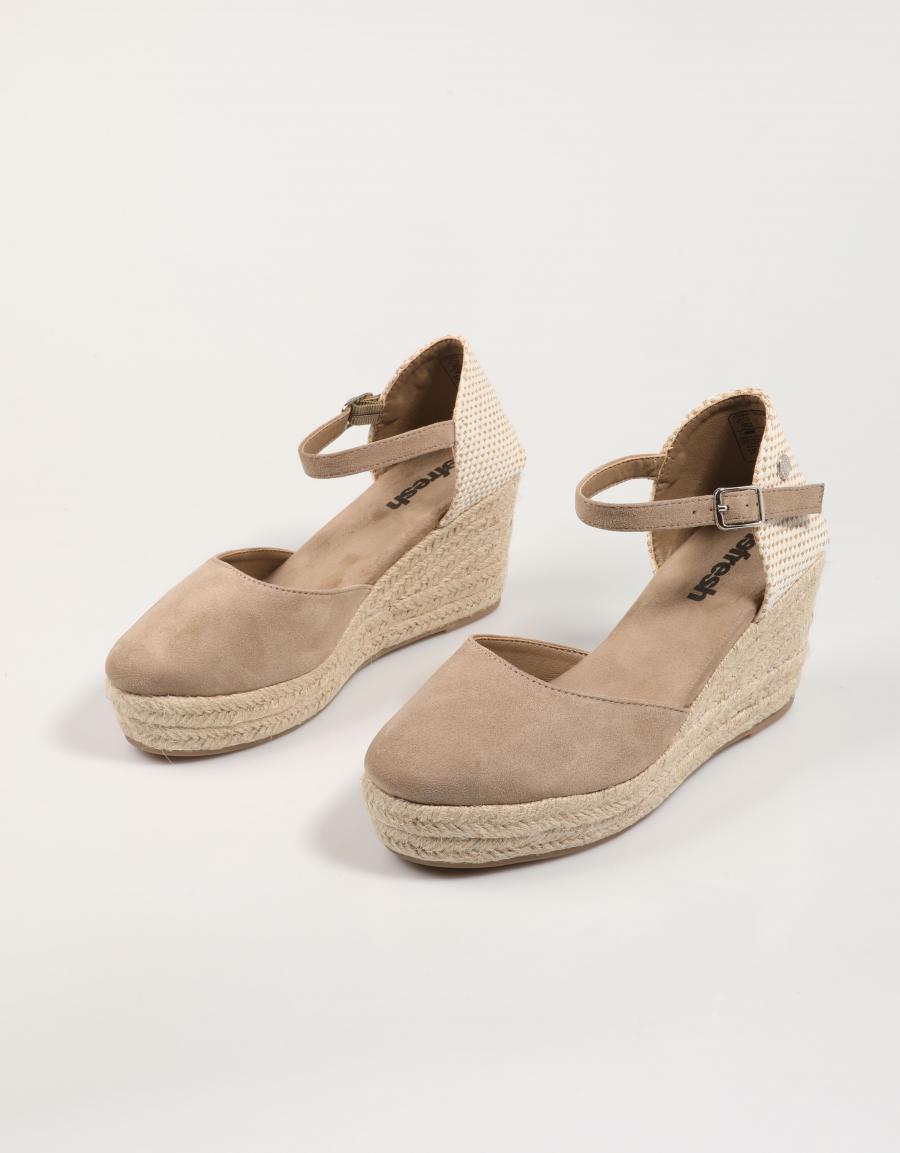 SANDALIAS REFRESH 172644 en color Taupe