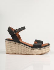 SANDALIAS POPA ARAMBOL PIEL en color Negro