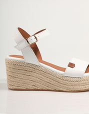 SANDALIAS POPA ARAMBOL PIEL en color Blanco