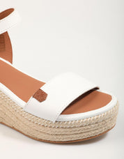 SANDALIAS POPA ARAMBOL PIEL en color Blanco