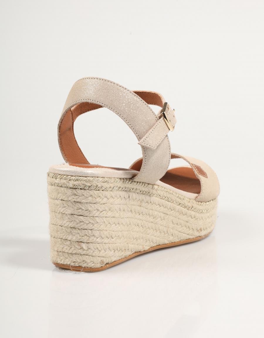 SANDALIAS POPA ARAMBOL BOREAL en color Oro