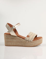 SANDALIAS POPA ARAMBOL FLECOS en color Oro