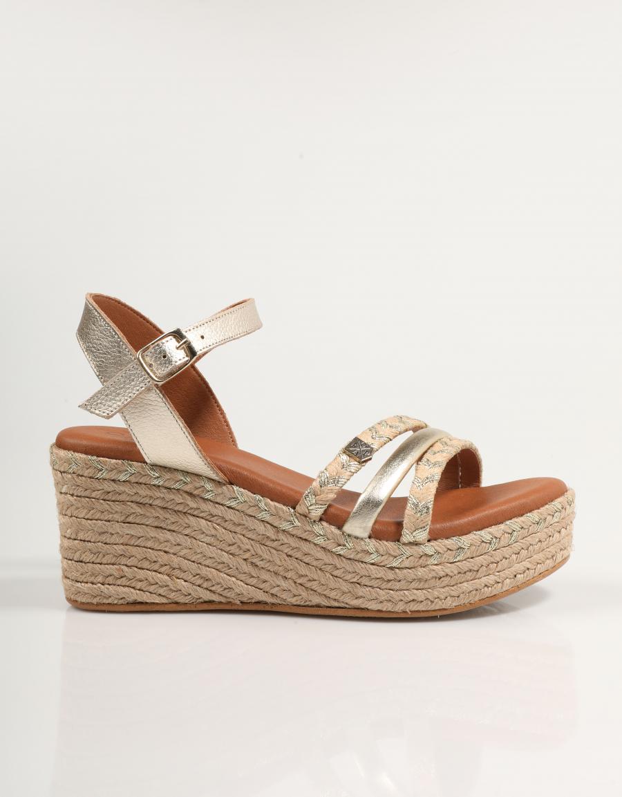 SANDALIAS POPA ALBANY CUERLAM en color Oro