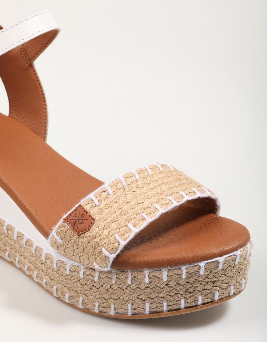 SANDALIAS POPA ARAMBOL GALERIA en color Blanco