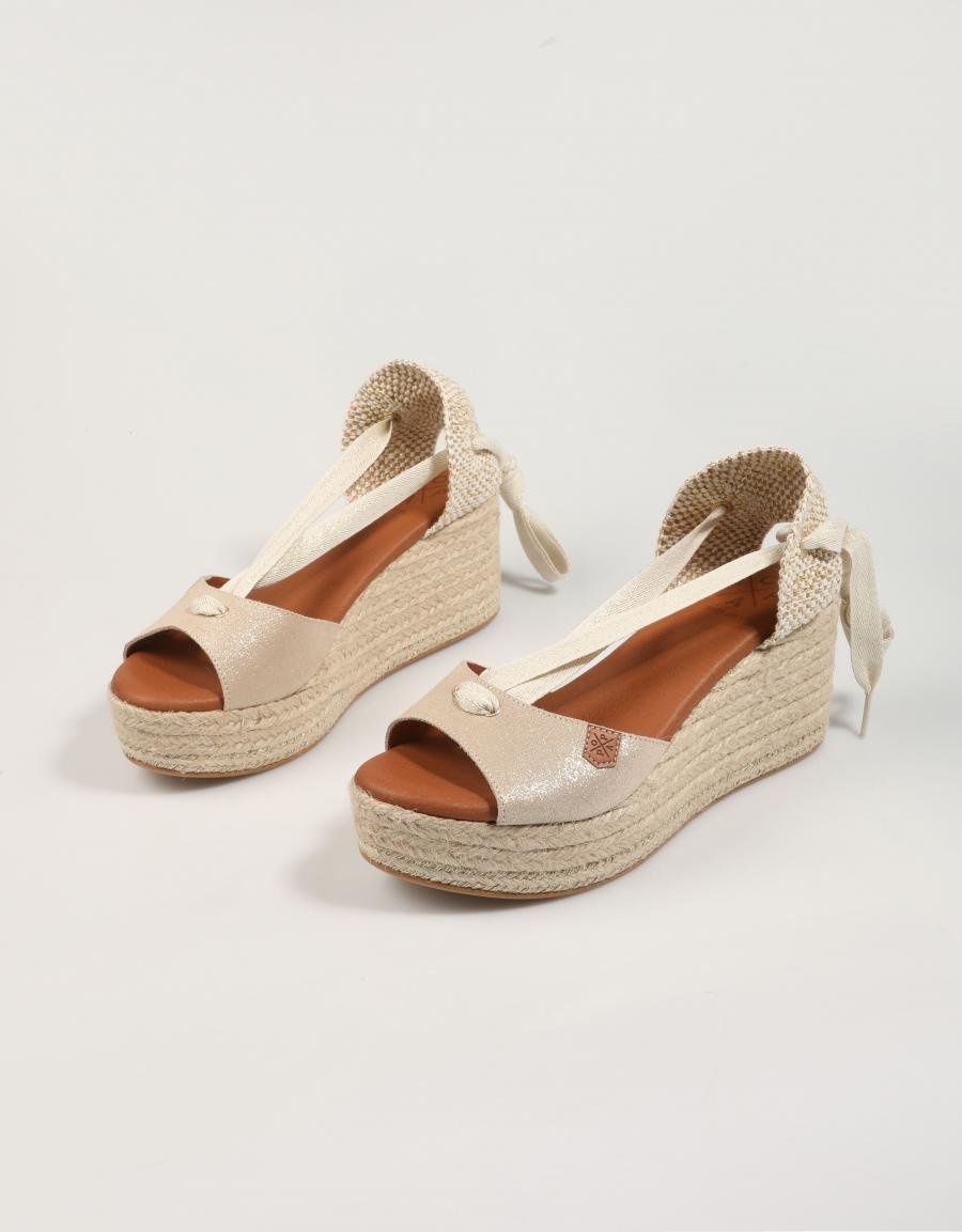 SANDALIAS POPA VALDES BOREAL en color Oro
