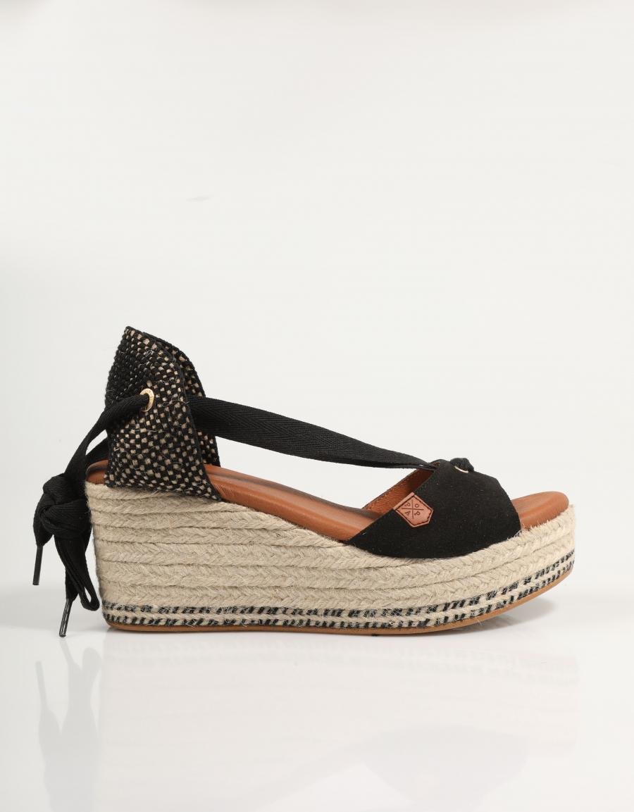 SANDALIAS POPA VALDES SERRAJE en color Negro