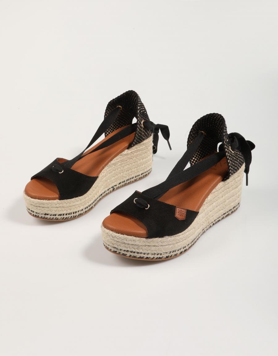 SANDALIAS POPA VALDES SERRAJE en color Negro