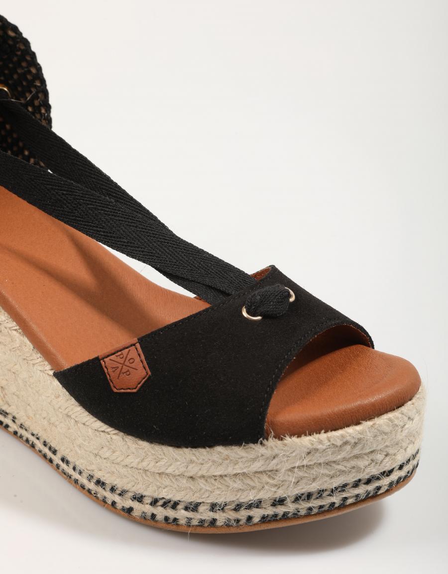 SANDALIAS POPA VALDES SERRAJE en color Negro