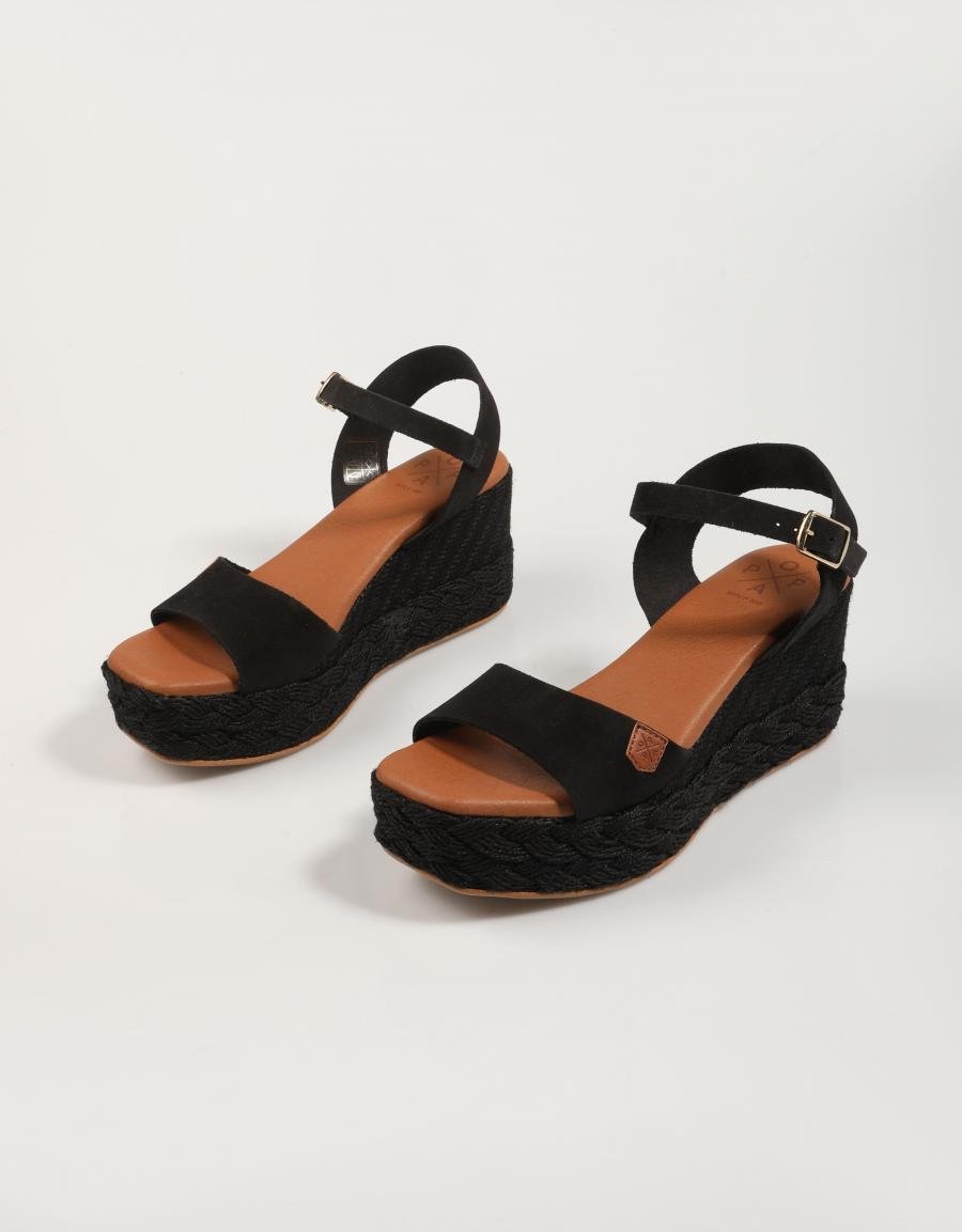SANDALIAS POPA AKUMAL BLACK en color Negro