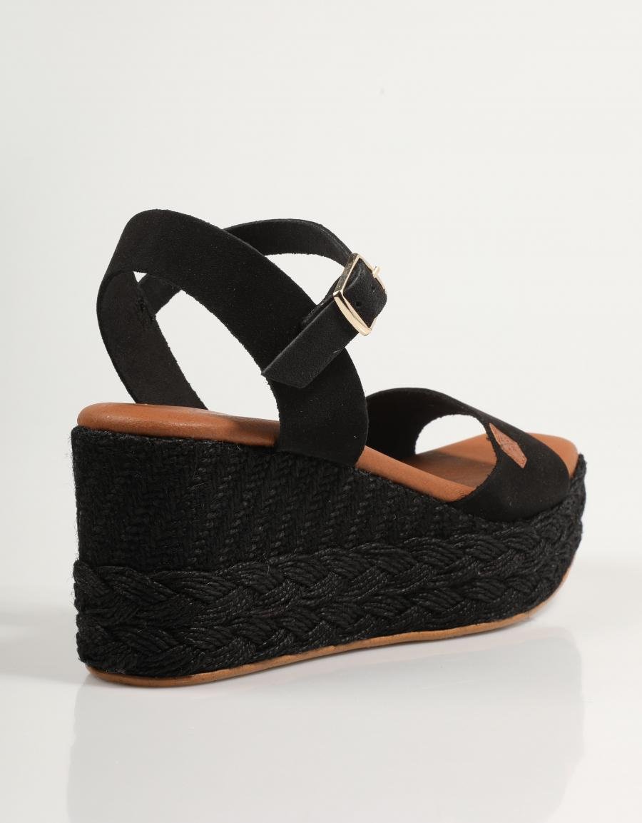 SANDALIAS POPA AKUMAL BLACK en color Negro