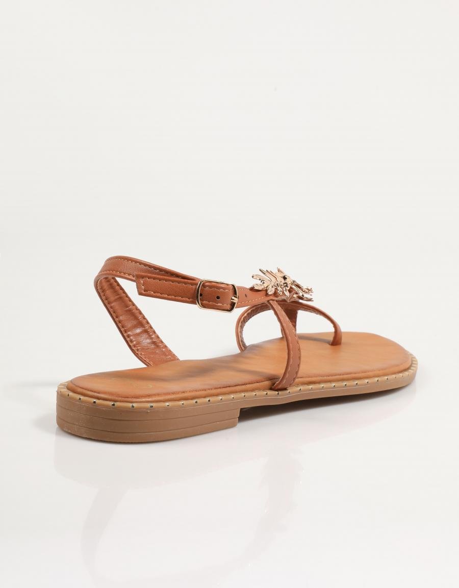 SANDALIAS EXE P4015 9 en color Cuero