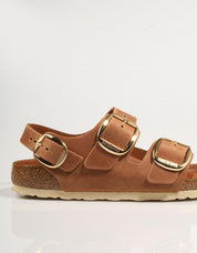 SANDALIAS BIRKENSTOCK MILANO BIG BUCKLE LENA en color Cuero