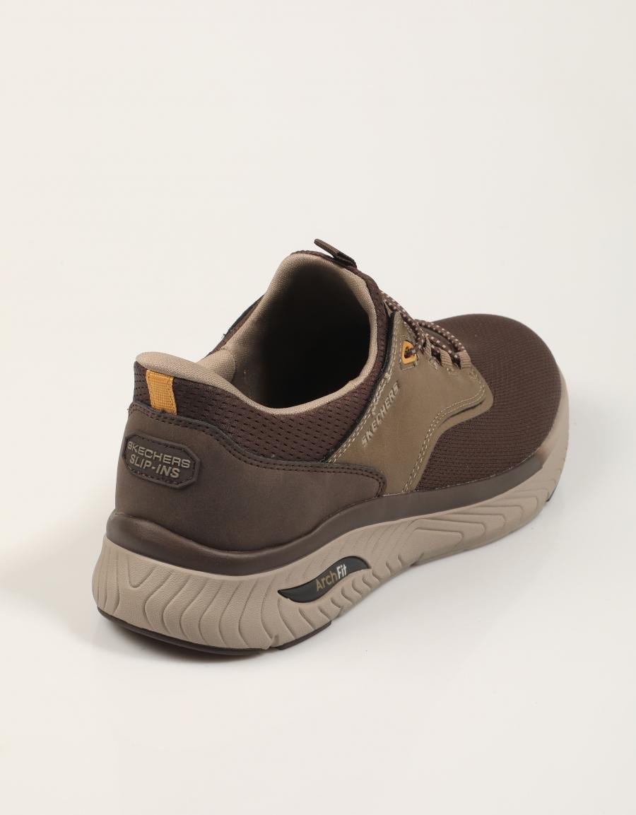 ZAPATILLAS SKECHERS ARCH FIT CROSSER CHOZEN en color Marron