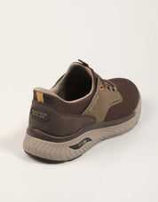ZAPATILLAS SKECHERS ARCH FIT CROSSER CHOZEN en color Marron
