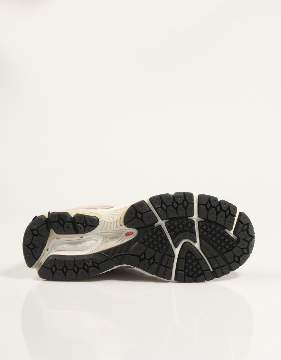 ZAPATILLAS NEW BALANCE  en color Beige