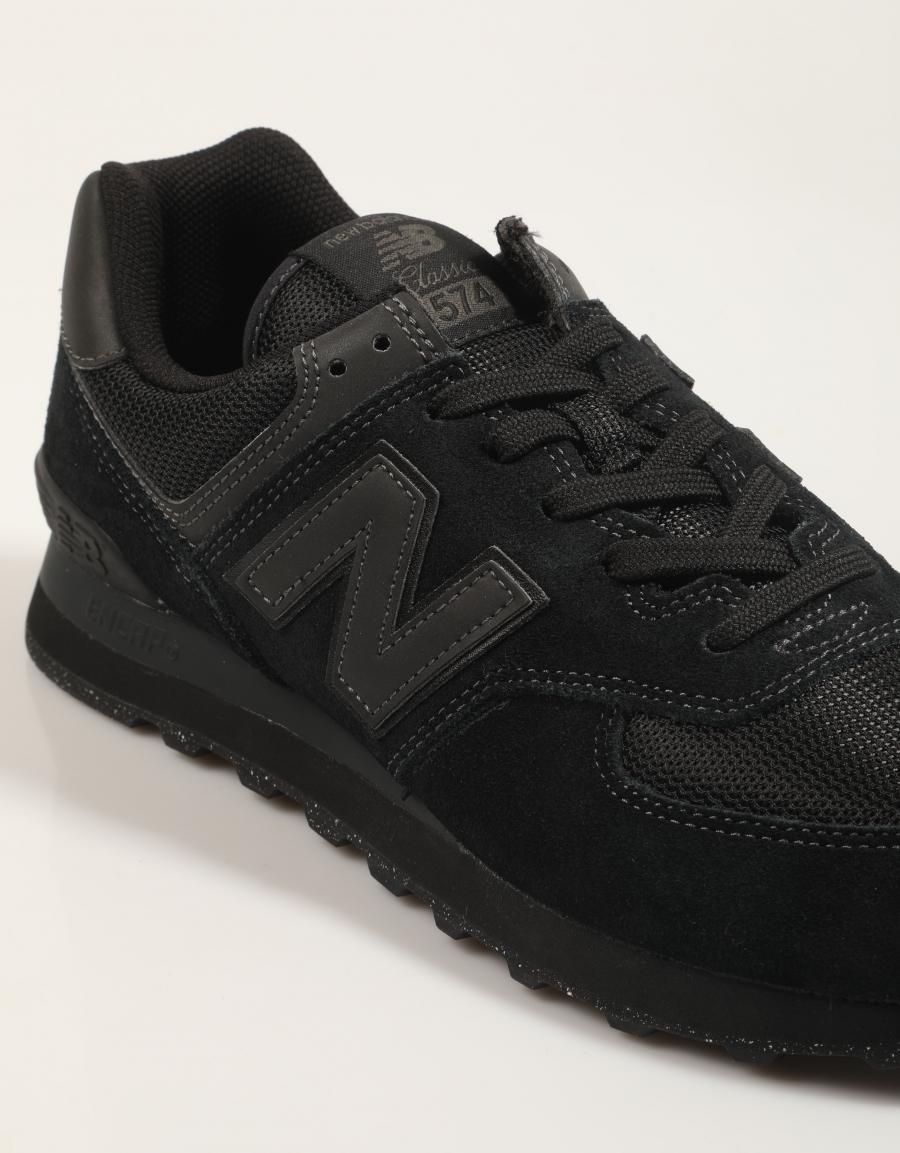 ZAPATILLAS NEW BALANCE  en color Negro