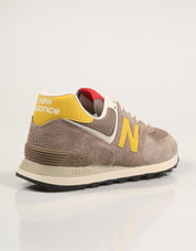 ZAPATILLAS NEW BALANCE U574 en color Marron