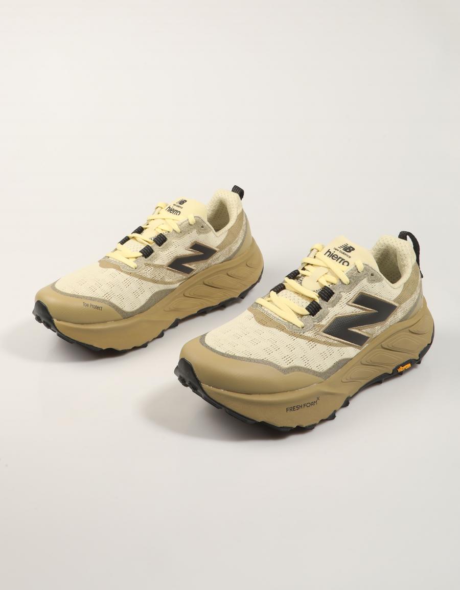 ZAPATILLAS NEW BALANCE MTHIE en color Beige